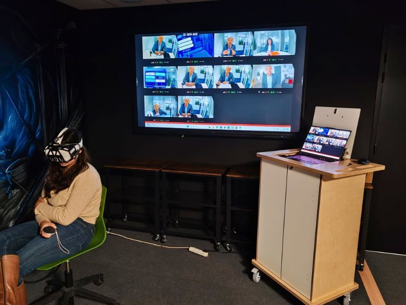 Maxime D., Operationeel Manager van APEX Polytechnique Beauvais, utilisant une solution VR fixe OmnicastVR