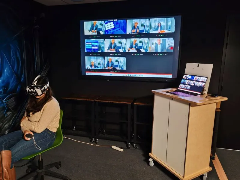 Maxime D., Operationeel Manager van APEX Polytechnique Beauvais, utilisant une solution VR fixe OmnicastVR